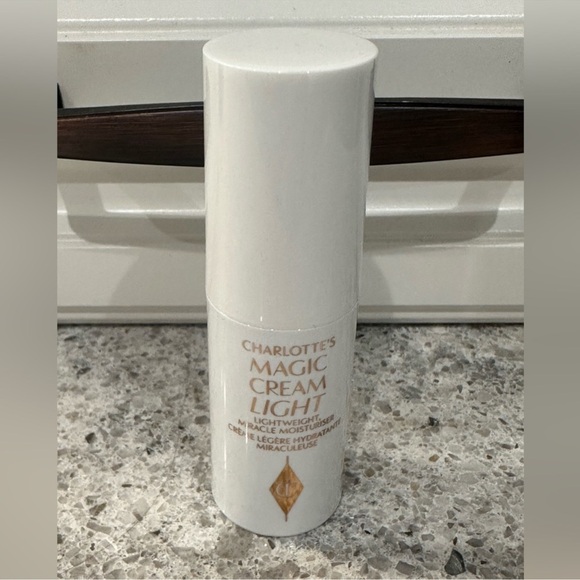 Charlotte Tilbury Magic Cream Light 15ml - Picture 8 of 10